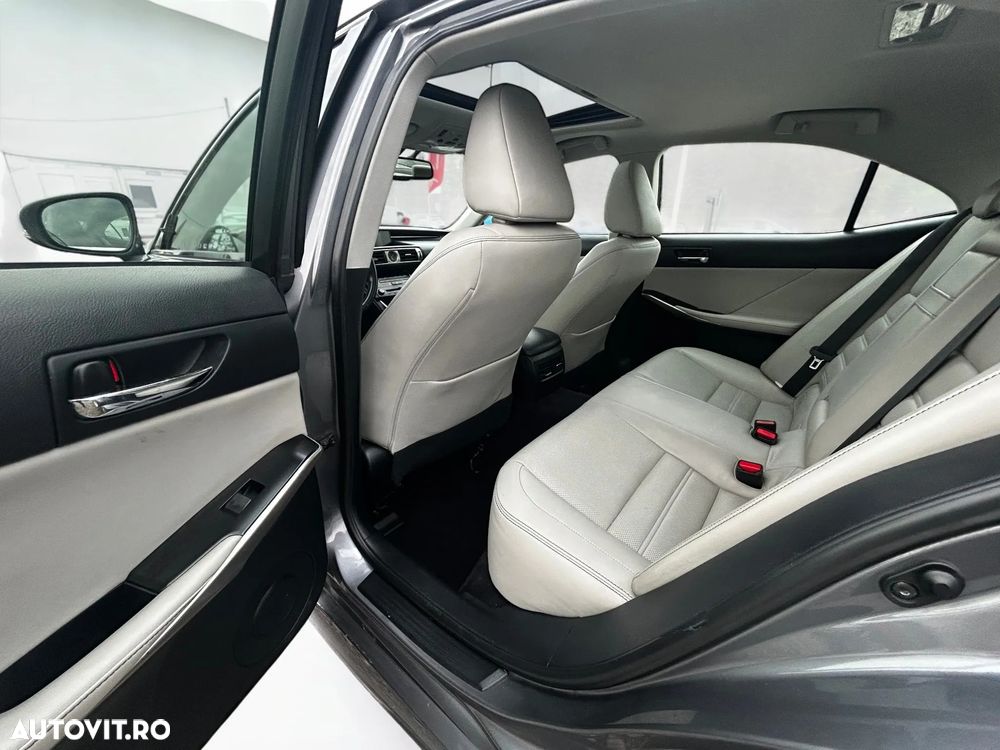 Lexus Seria IS Luxury Line - 11