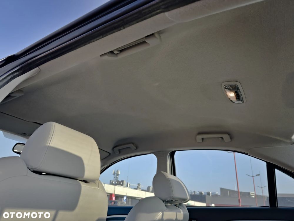 Ford Mondeo V6 ST 220 - 30