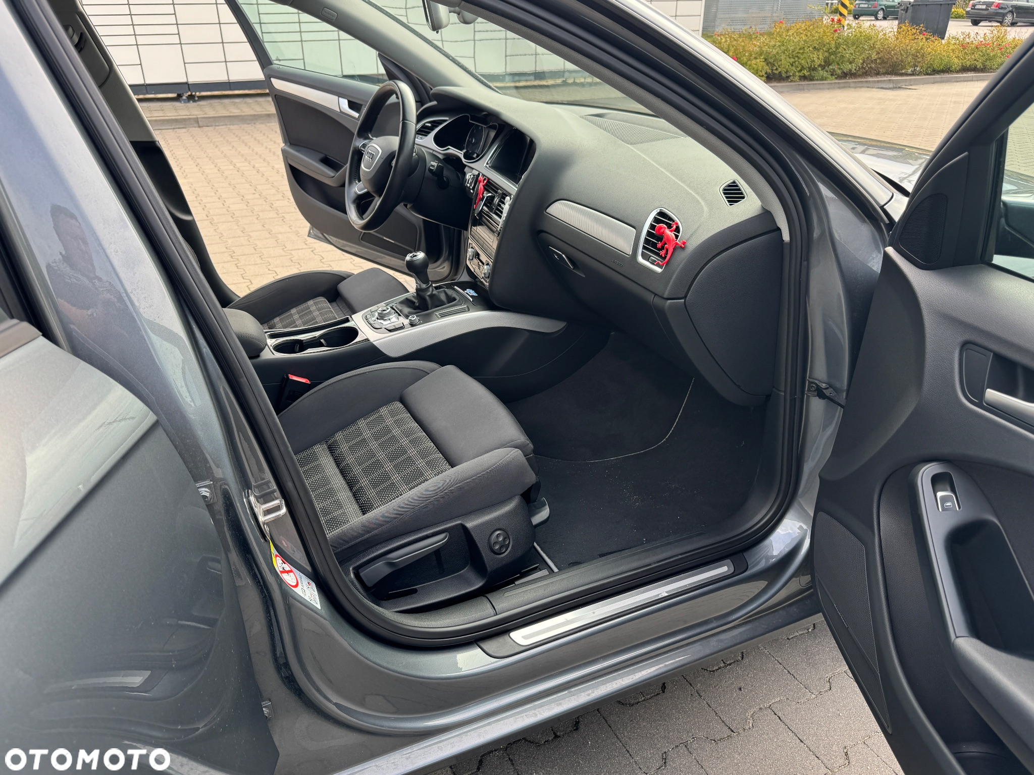 Audi A4 ver-2-0-tdi-dpf-s-line-sportpaket - 10