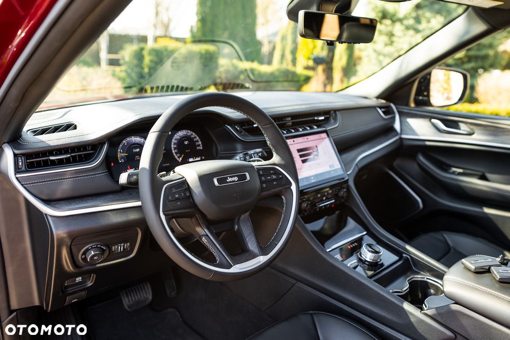 Jeep Grand Cherokee - 31