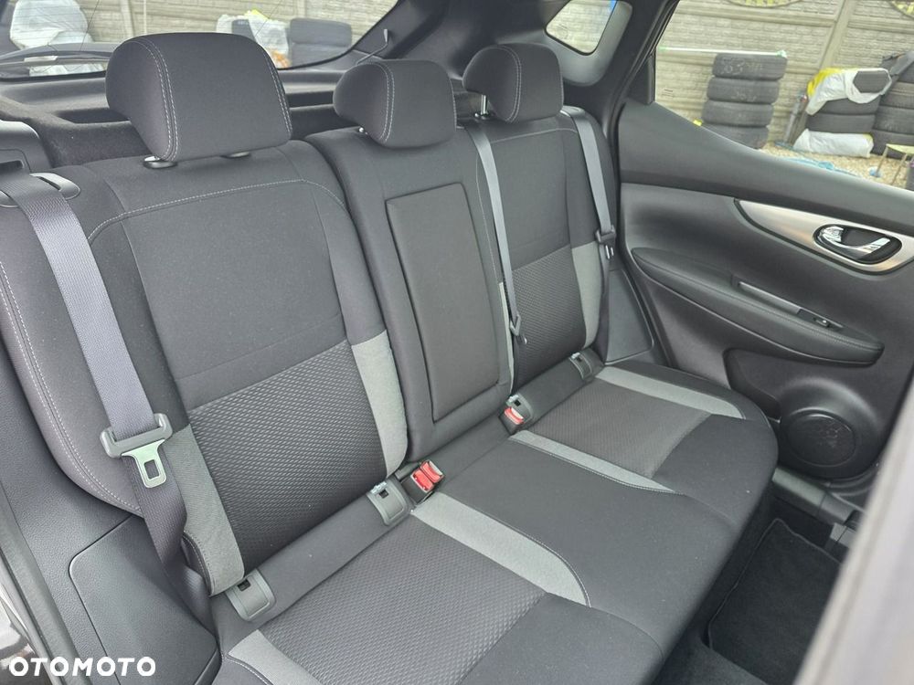 Nissan Qashqai 1.3 DIG-T N-Connecta - 24