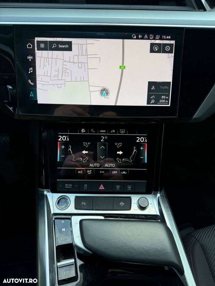 Audi e-tron quattro S - 7