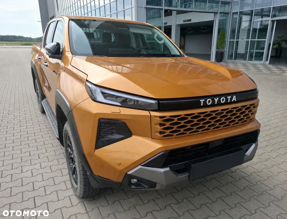 Toyota Hilux - 1