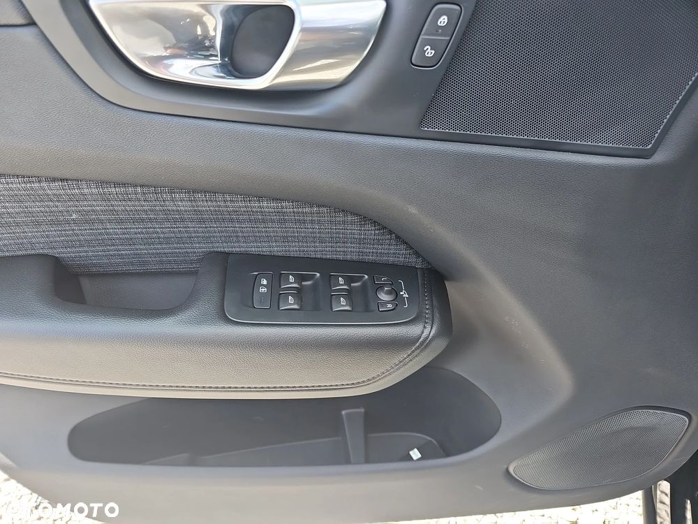 Volvo XC 60 B4 D Essential - 13