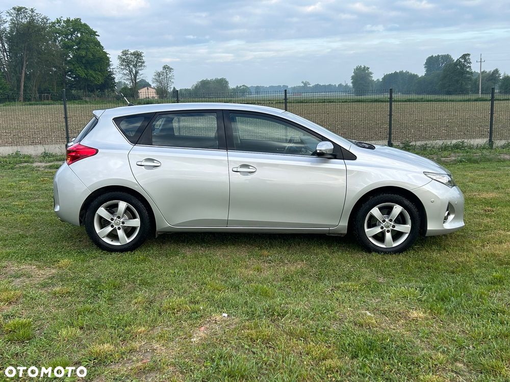 Toyota Auris 1.6 Executive - 2