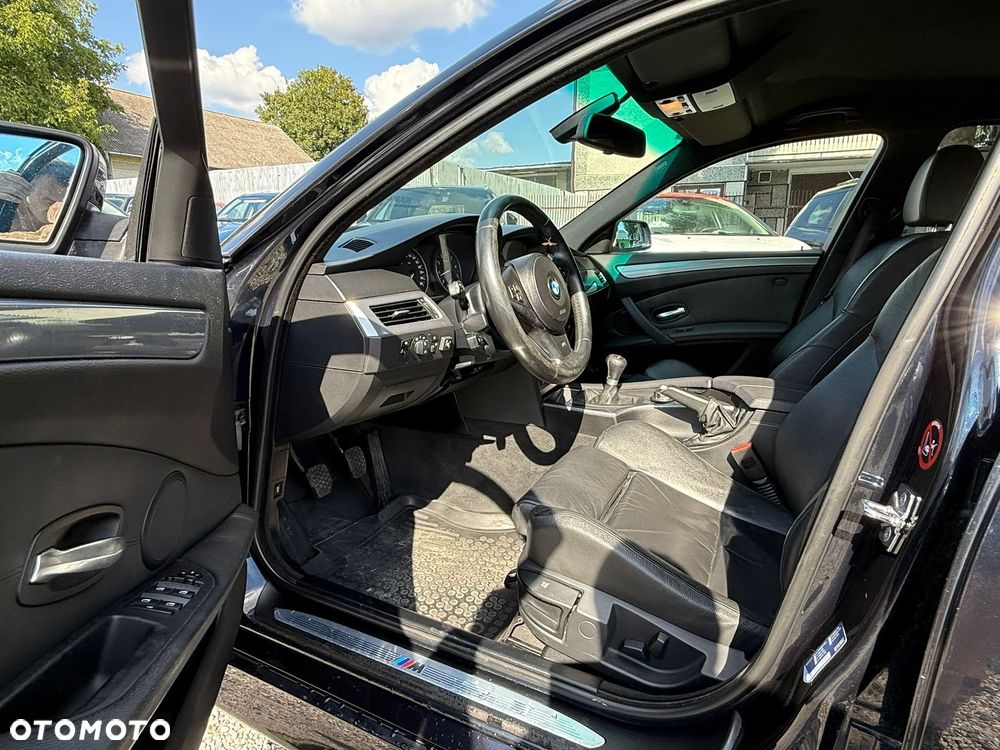 BMW Seria 5 523i - 24