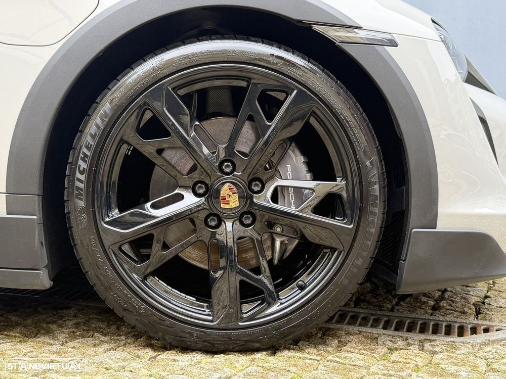 Porsche Taycan Cross Turismo 4 - 6