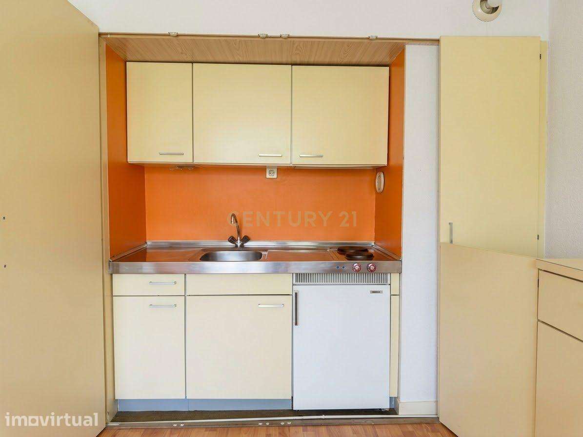 Apartamento T2| Para remodelação | Alto da Barra, Oeiras - Grande imagem: 2/22