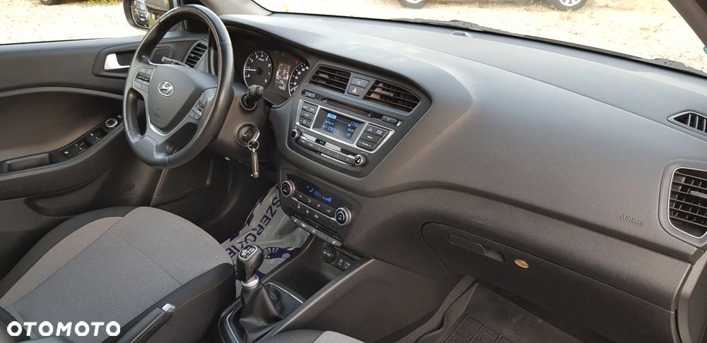 Hyundai i20 1.2 YES Gold - 12