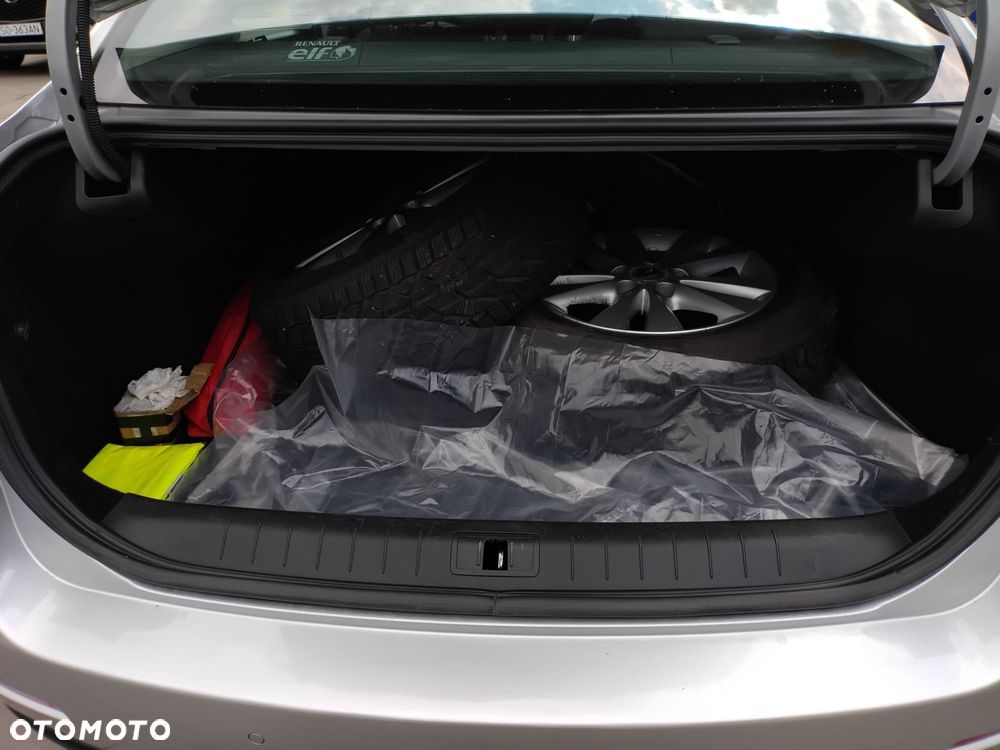 Renault Latitude 2.0 Expression Etanol - 25