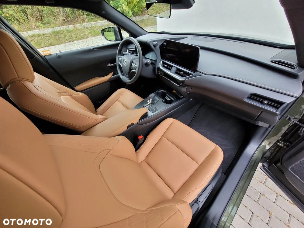 Lexus UX 300h F Sport Design - 4