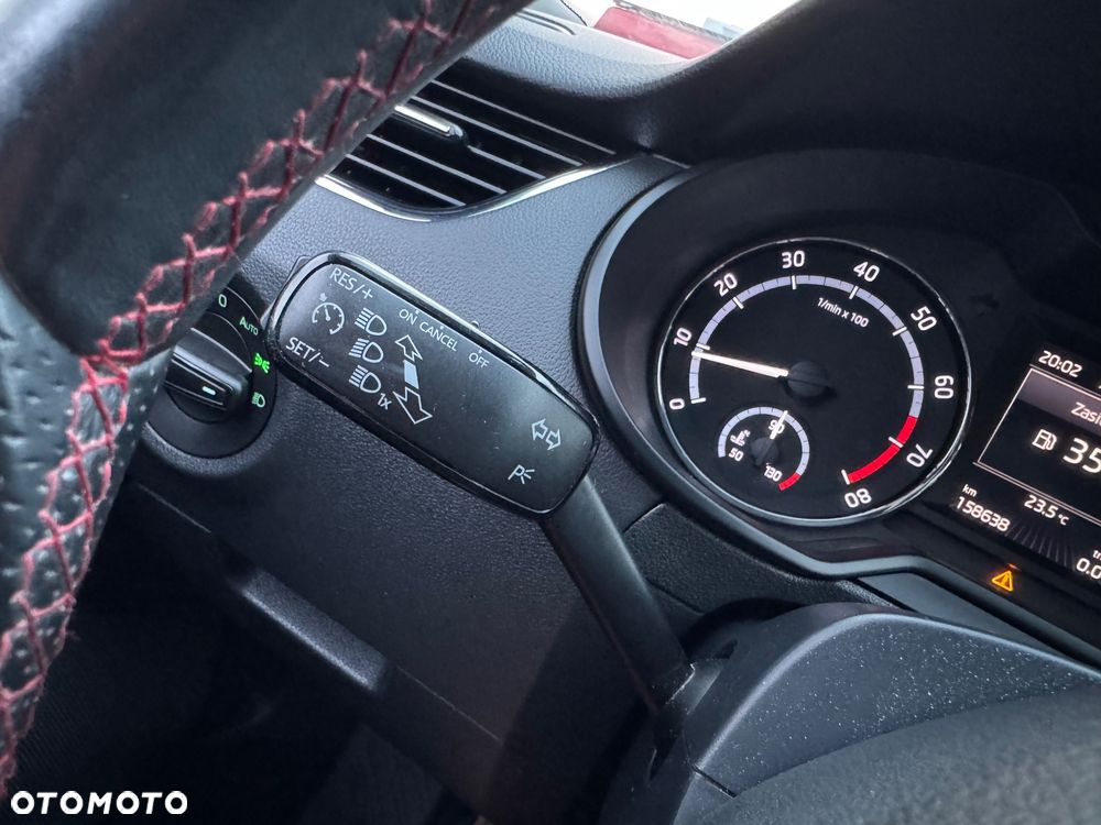 Skoda Octavia 2.0 TSI RS - 33
