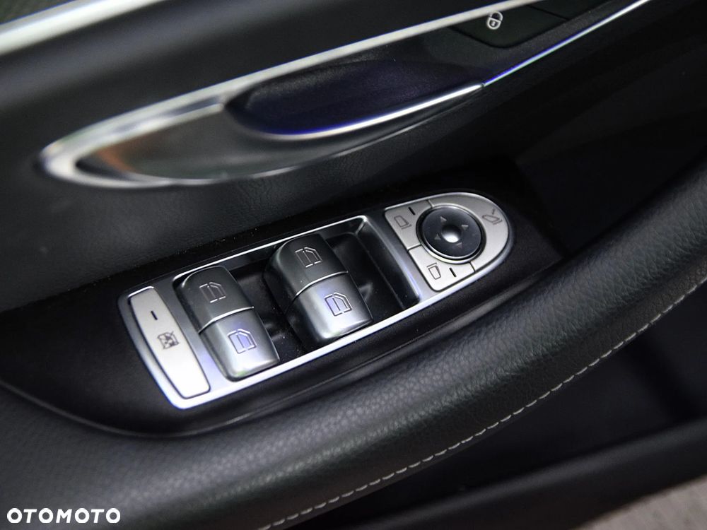 Mercedes-Benz Klasa E 300 de 4Matic 9G-TRONIC - 18