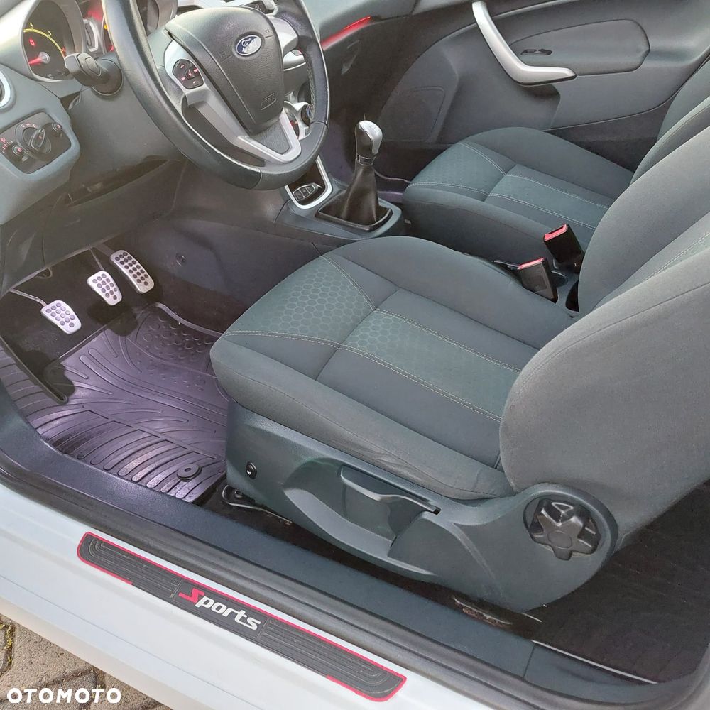 Ford Fiesta 1.4 Sport - 23