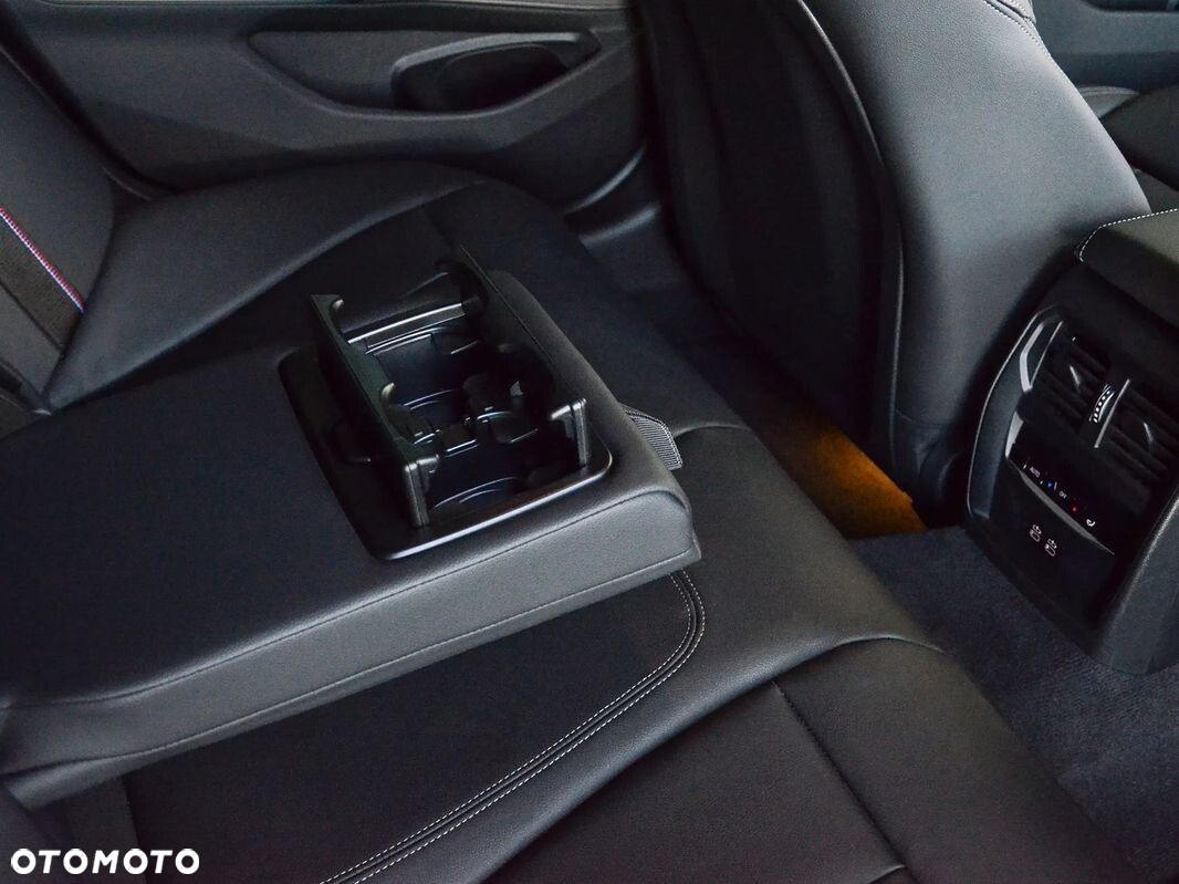BMW Seria 3 330e xDrive M Sport sport - 24