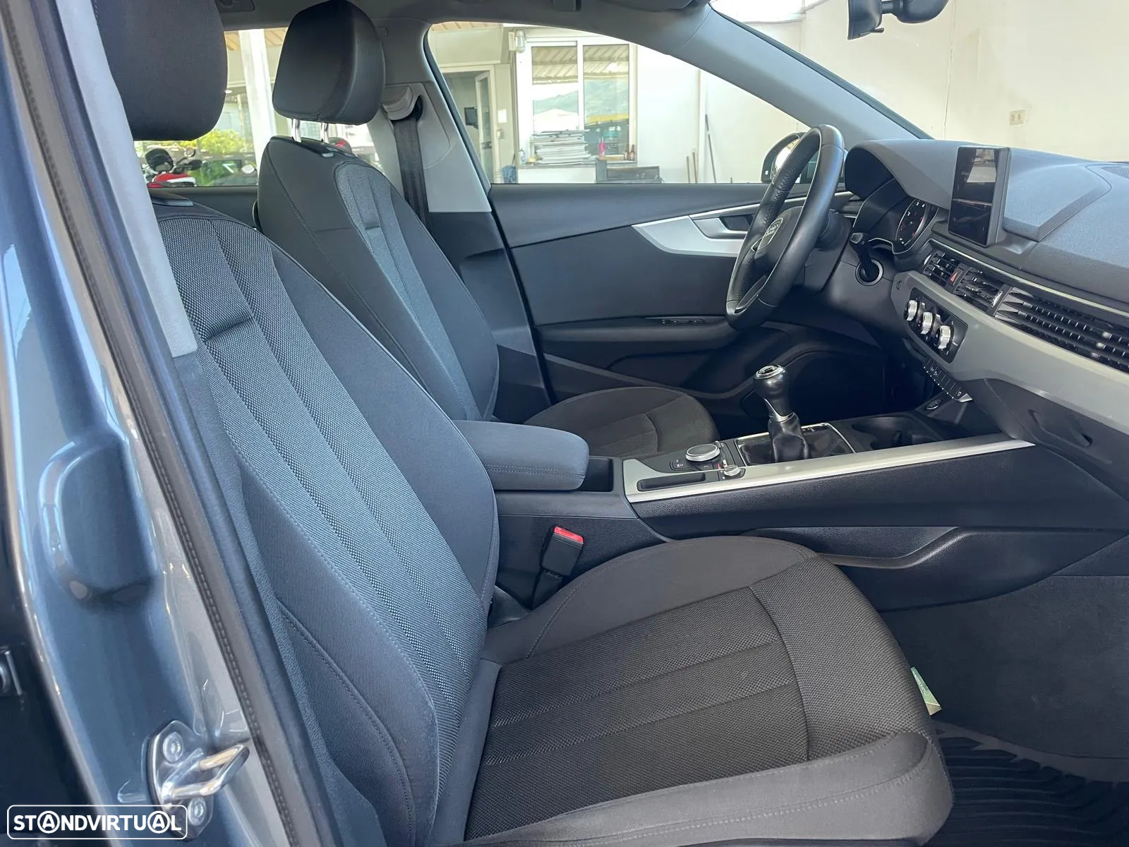 Audi A4 Avant 2.0 TDI Business Line - 25