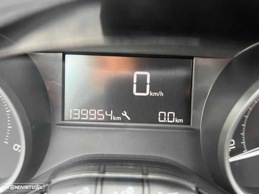 Peugeot 208 1.6 BlueHDi Style - 11