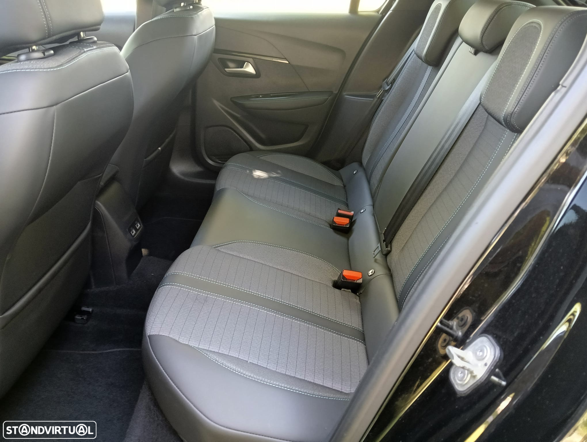 Peugeot 208 1.5 BlueHDi Allure Pack - 25