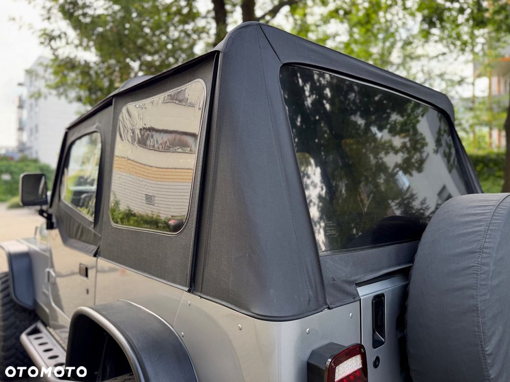 Jeep Wrangler 2.5L - 9