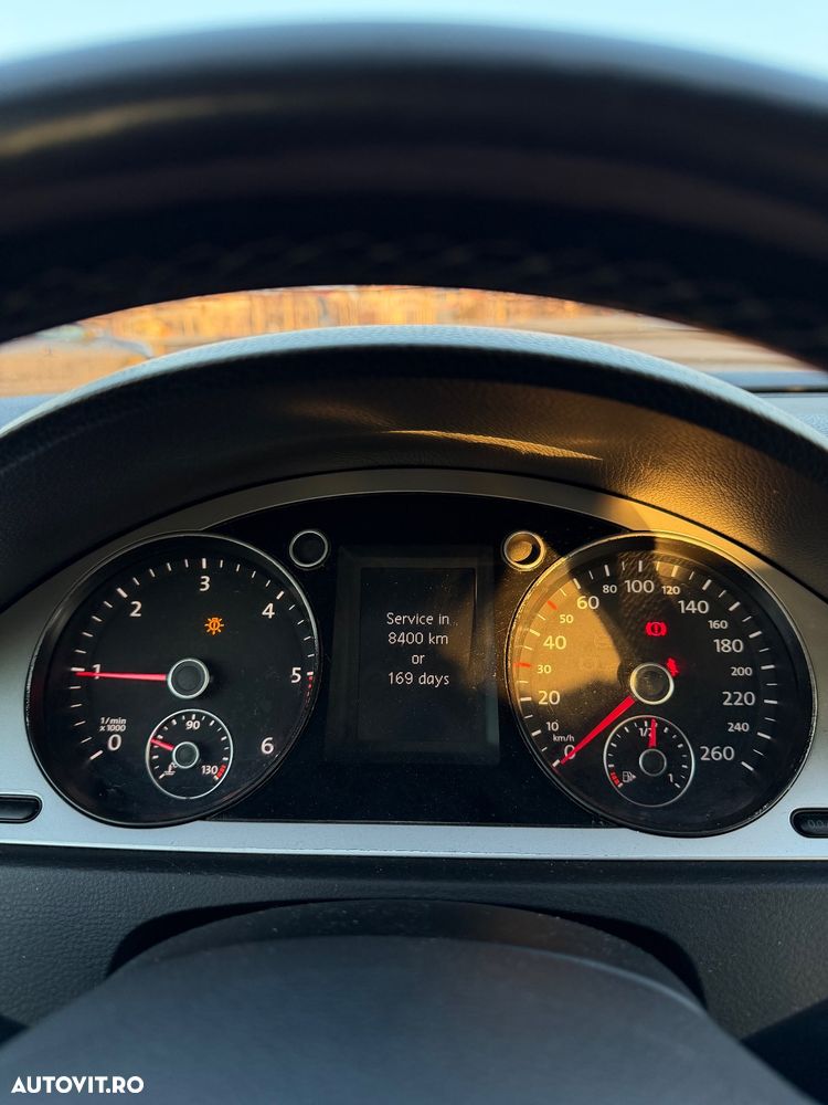 Volkswagen Passat 1.6 TDI DPF BlueMotion Technology Highline - 9