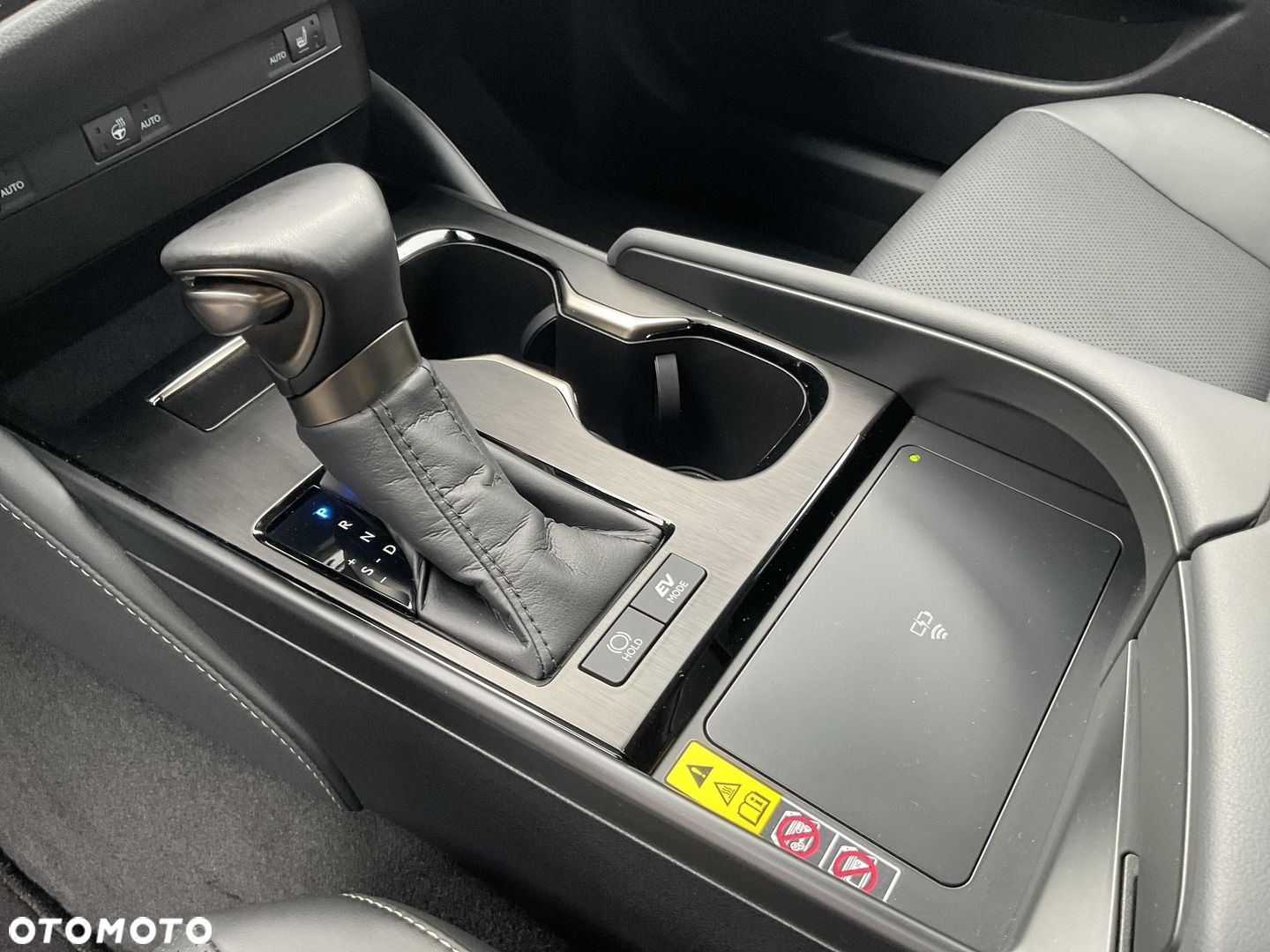 Lexus ES 300h Business Edition - 29