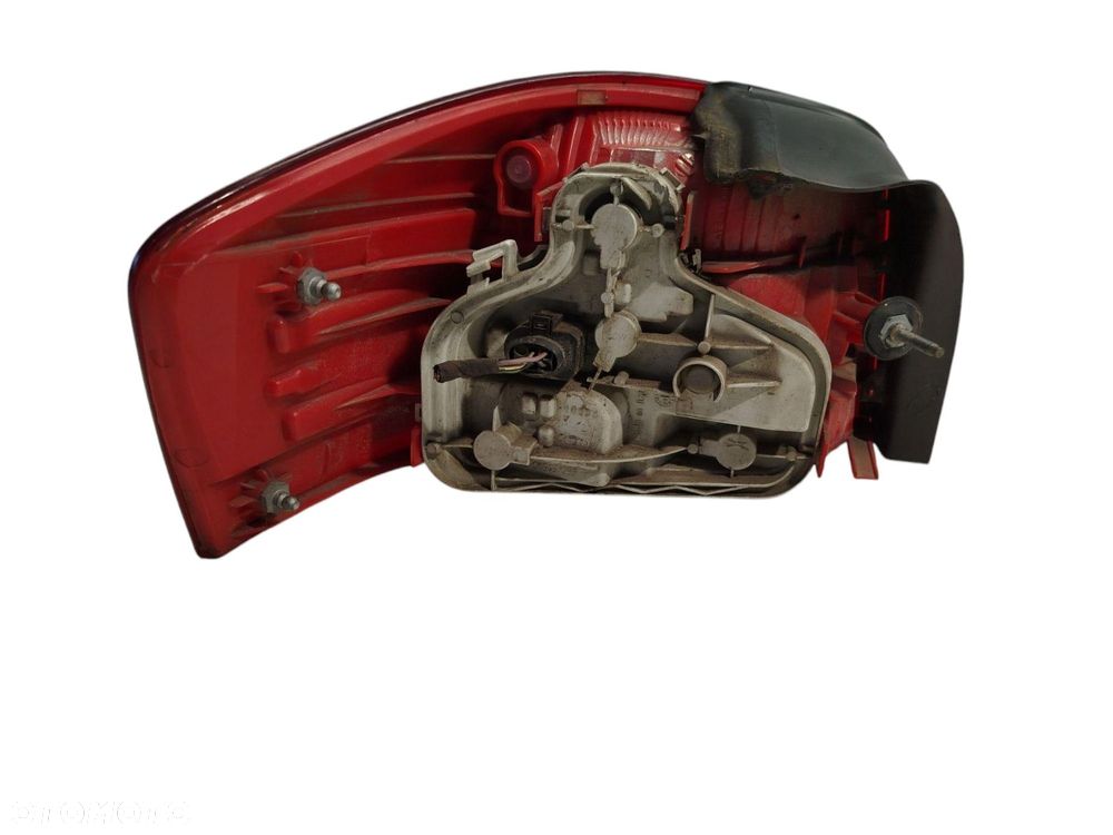 LAMPA PRAWA TYLNA TYŁ AUDI A3 8P 3D - 2