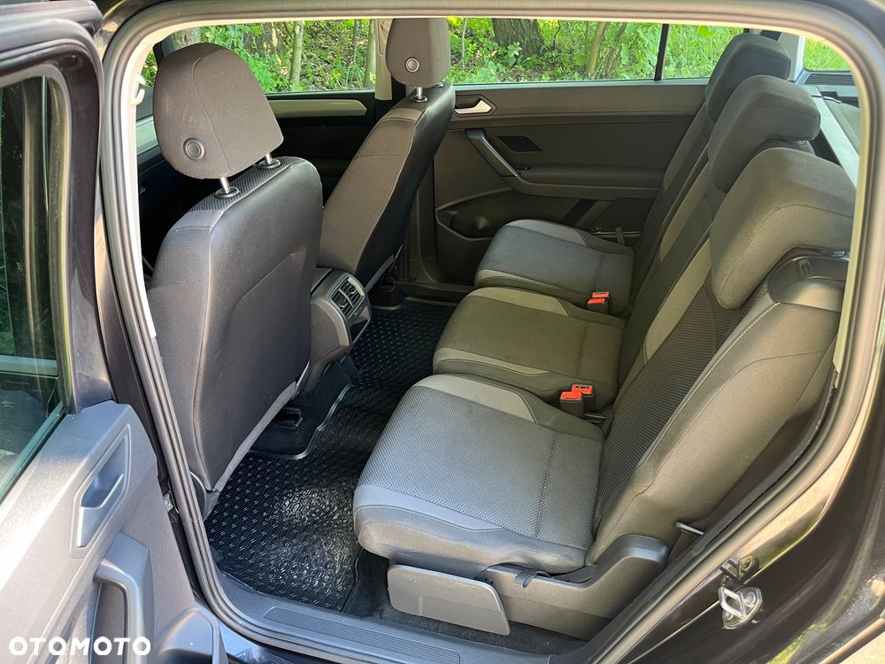 Volkswagen Touran - 17