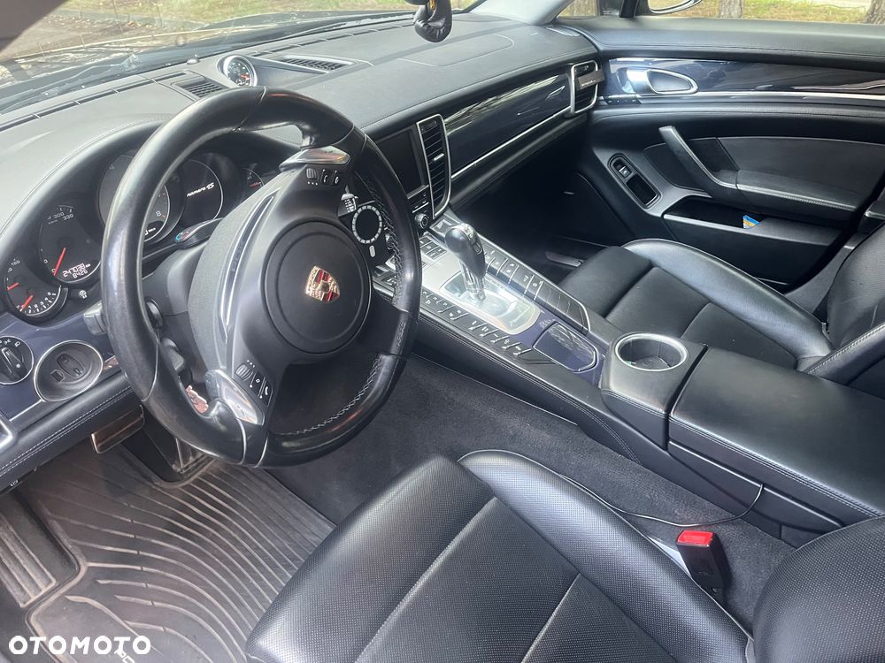 Porsche Panamera 4S - 13