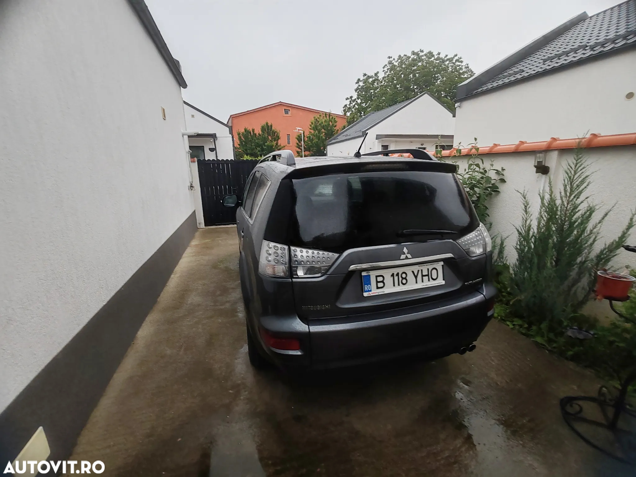 Mitsubishi Outlander - 13