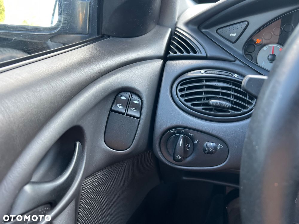 Ford Focus 1.4 Ambiente - 14