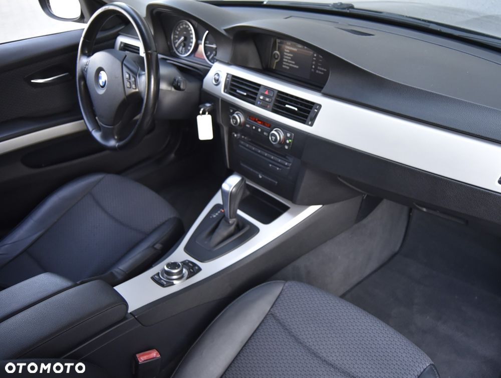 BMW Seria 3 320d xDrive DPF - 23