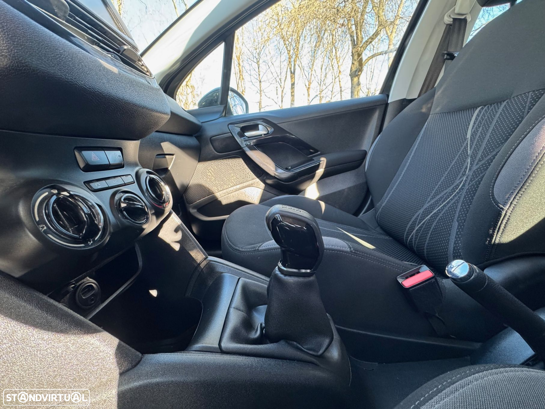 Peugeot 208 1.2 VTi Active - 33