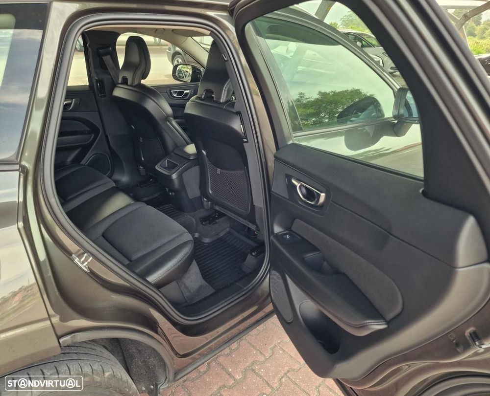 Volvo XC 60 2.0 D4 Momentum Geartronic - 22