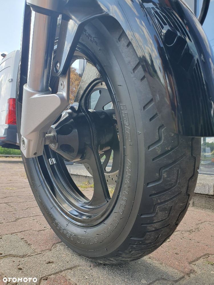 Suzuki Intruder - 15