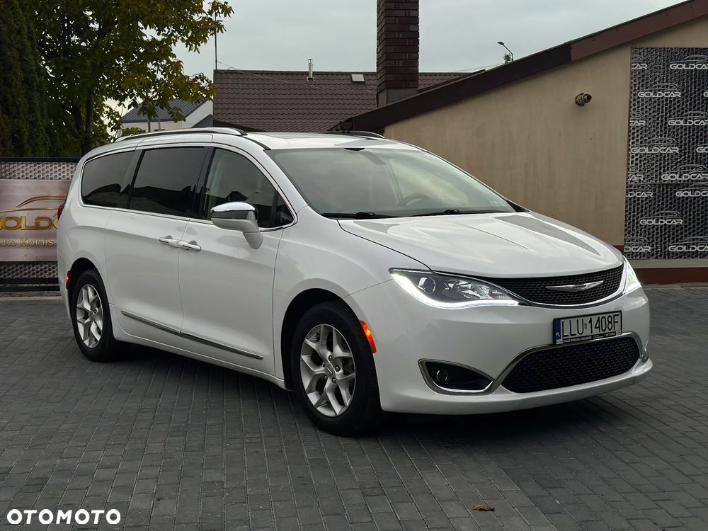 Chrysler Pacifica - 4