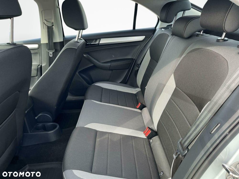 Skoda RAPID 1.0 TSI Ambition - 23