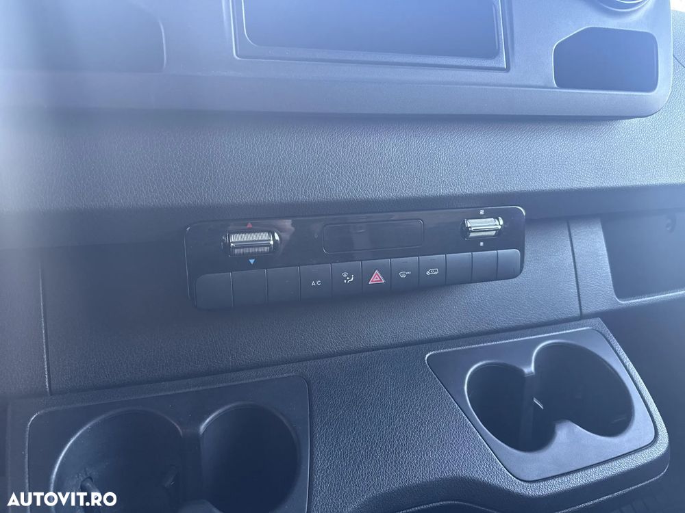 Mercedes-Benz Sprinter - 12