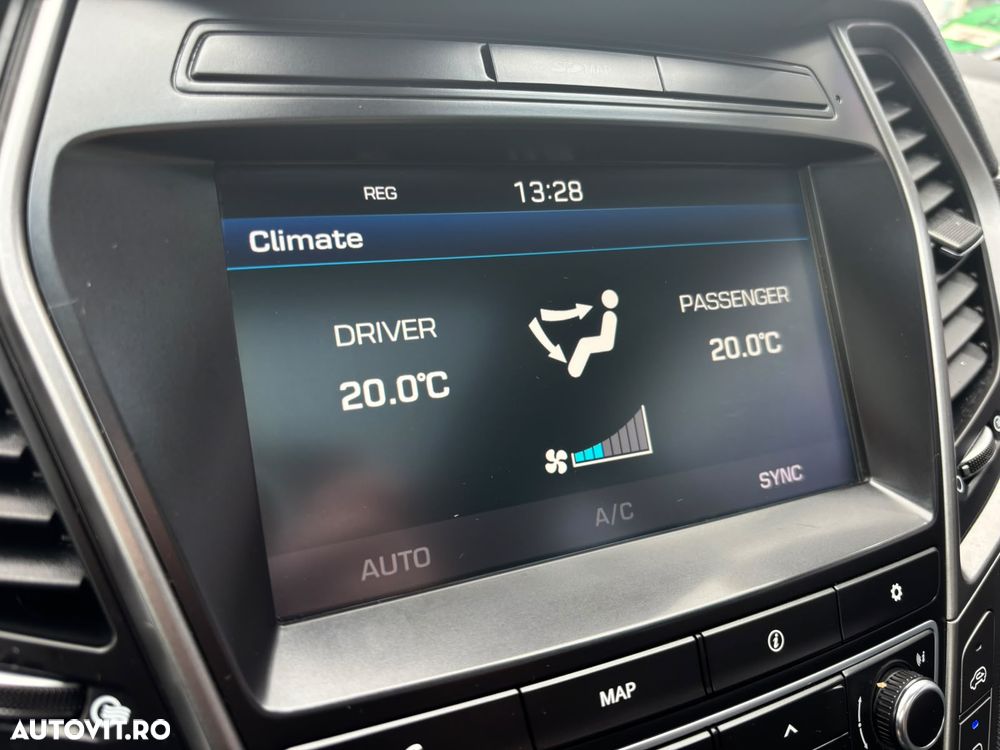 Hyundai Grand Santa Fe - 23