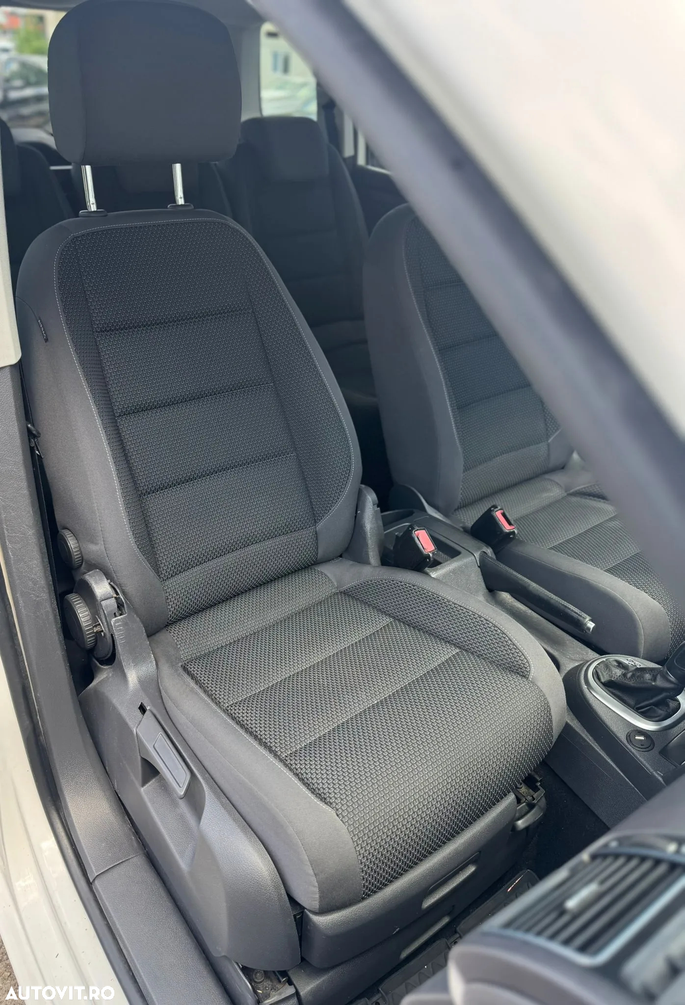 Volkswagen Touran 2.0 TDI DSG Comfortline - 35