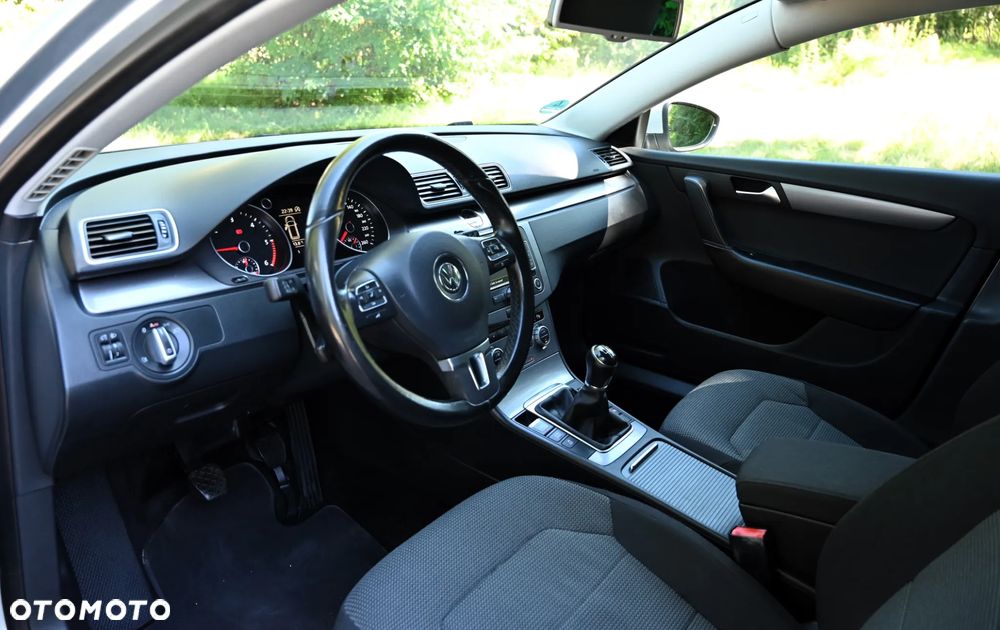 Volkswagen Passat - 21