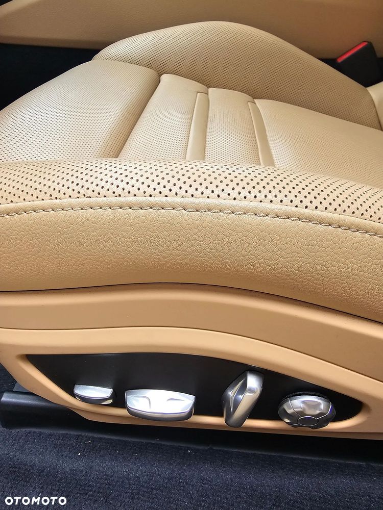 Porsche Panamera 4S - 10