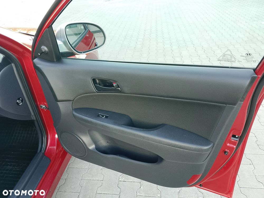 Hyundai i30 1.4 Base + - 10