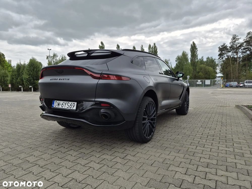 Aston Martin DBX - 34