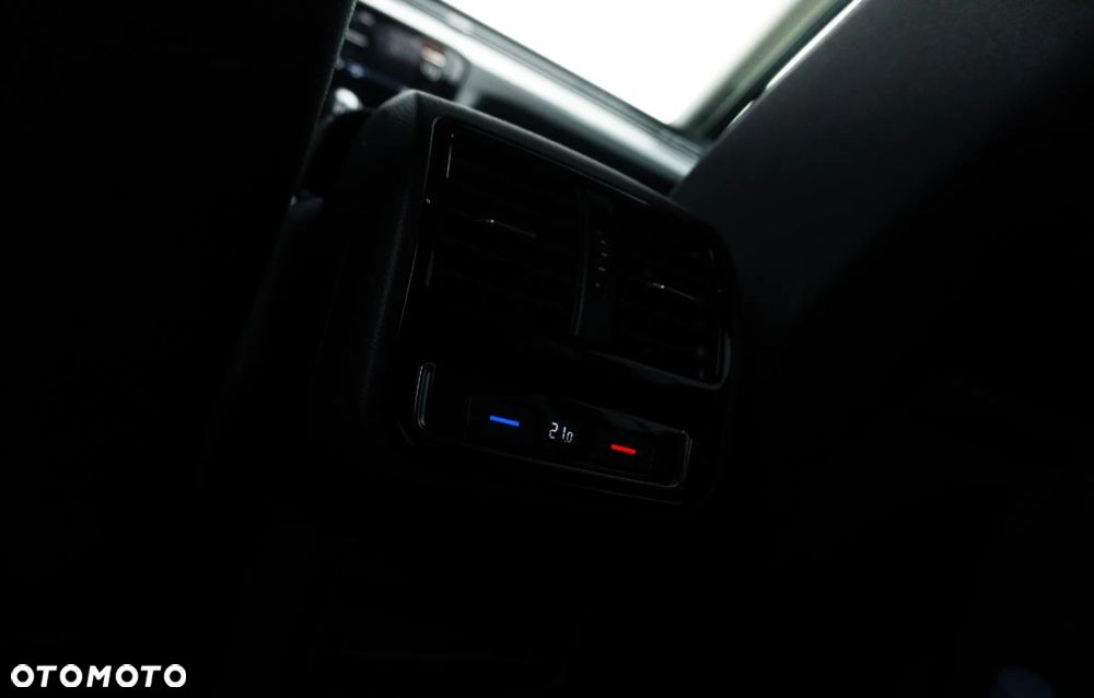 Volkswagen Passat Variant 2.0 TDI Business DSG - 34