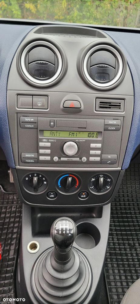 Ford Fiesta 1.4 Trend - 25