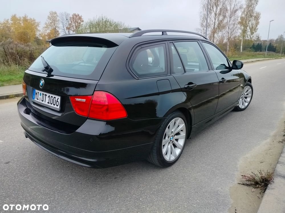BMW 3 Series 2010 photo 4