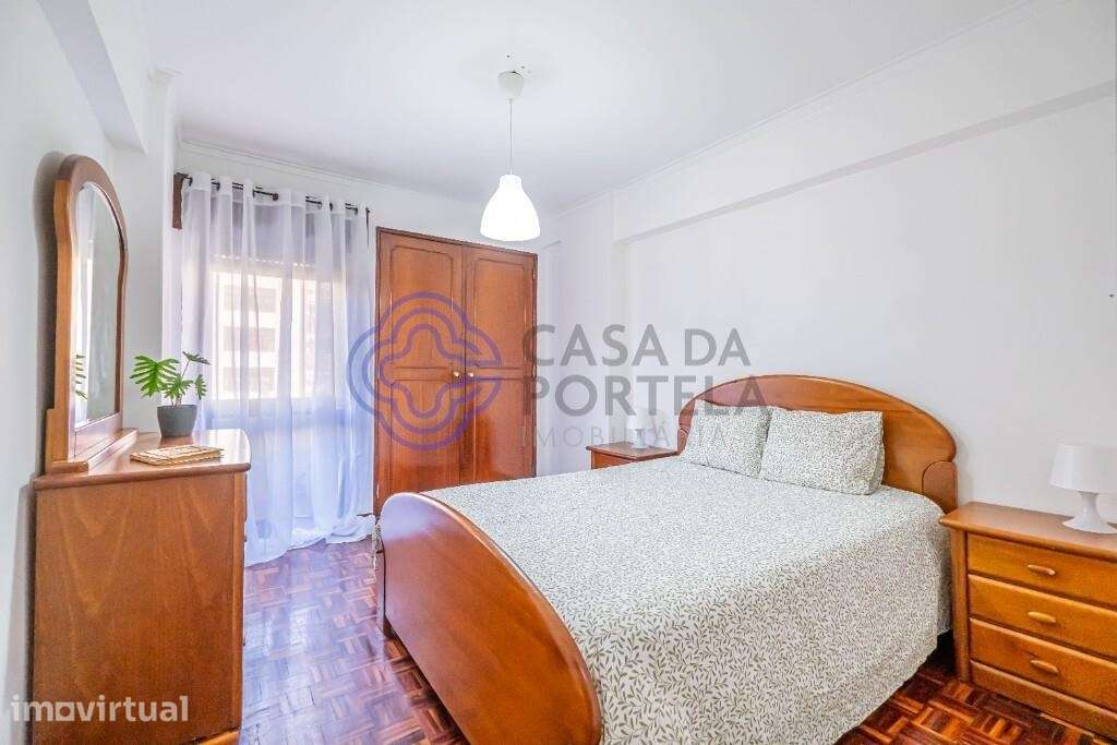 T1+1 com varanda e elevador no Cacém