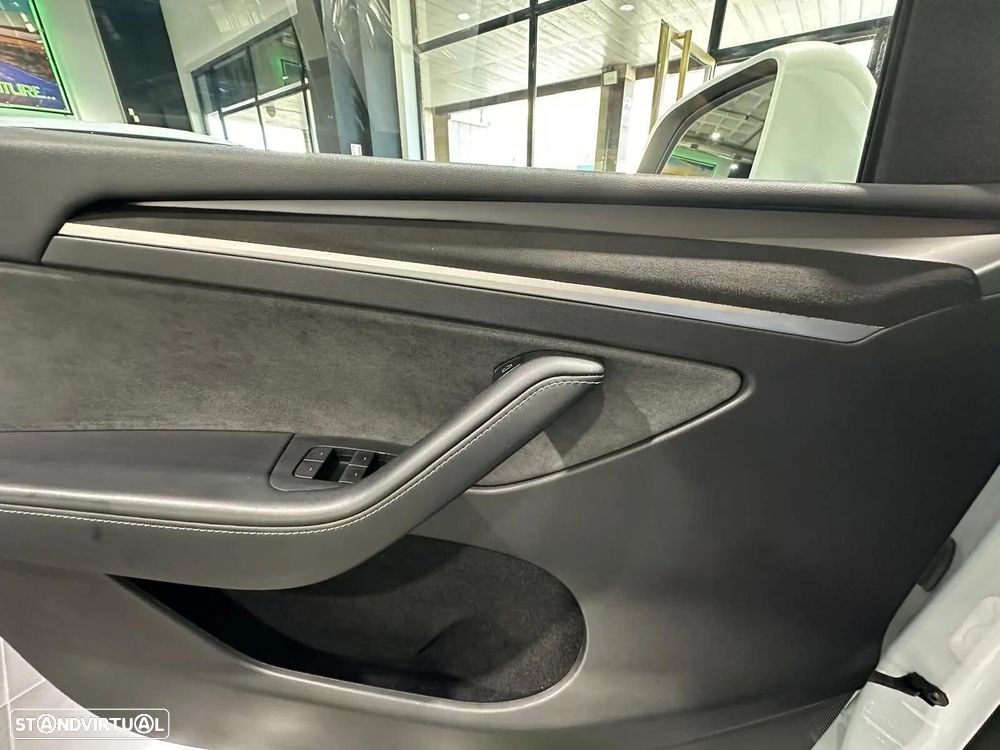 Tesla Model Y Standard - 44