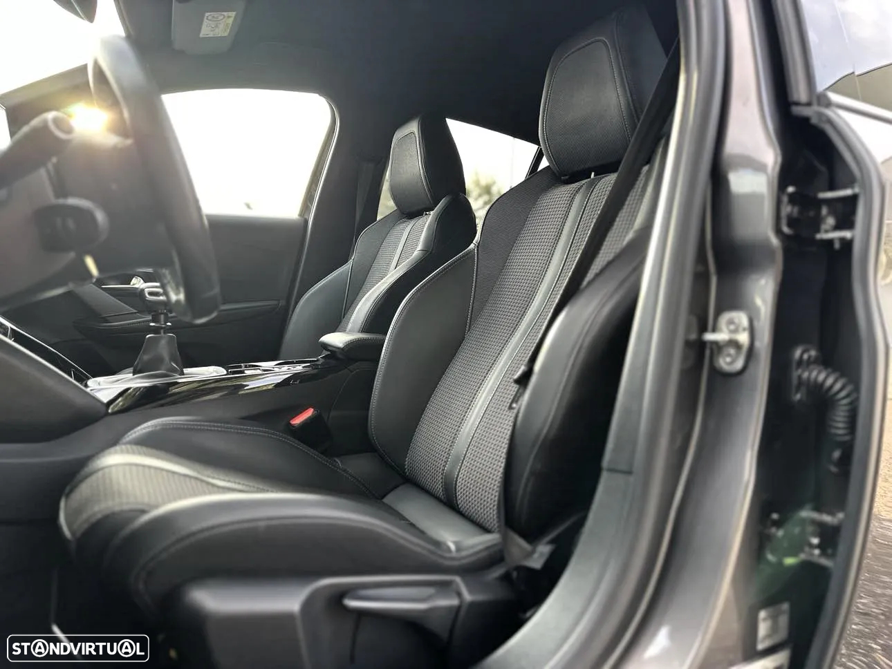 Peugeot 208 1.2 PureTech GT - 23