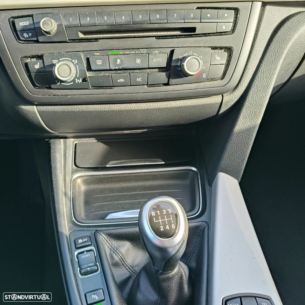 BMW 318 d Modern Line - 13